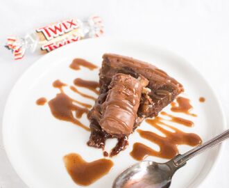 ameliealmen.com - Twixkladdkaka med Salt Karamellsås