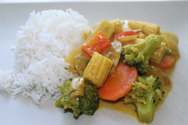 Grönsaksgryta med kokosmjölk och curry