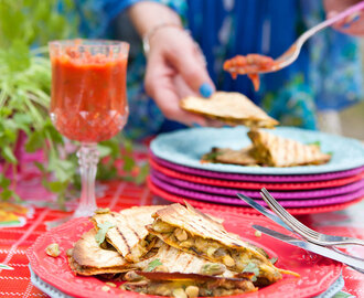 Quesadillas med avokado och pistagenötter