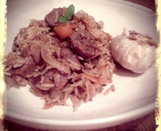 Plov från Uzbekistan - ris med lamm, berberis och rostad vitlök.