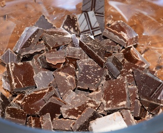 Julgodis chokladtryffel med kakao och kokosflingor