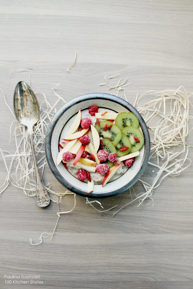 Vanilla Buckwheat Porridge with Fruits & Berries