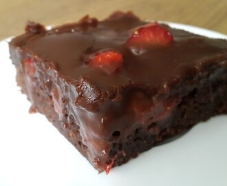 Jordgubbsbrownies med chokladkräm