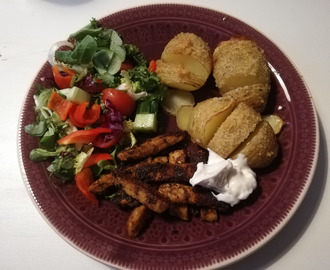 Hasselbackspotatis, kebab och vitlökssås