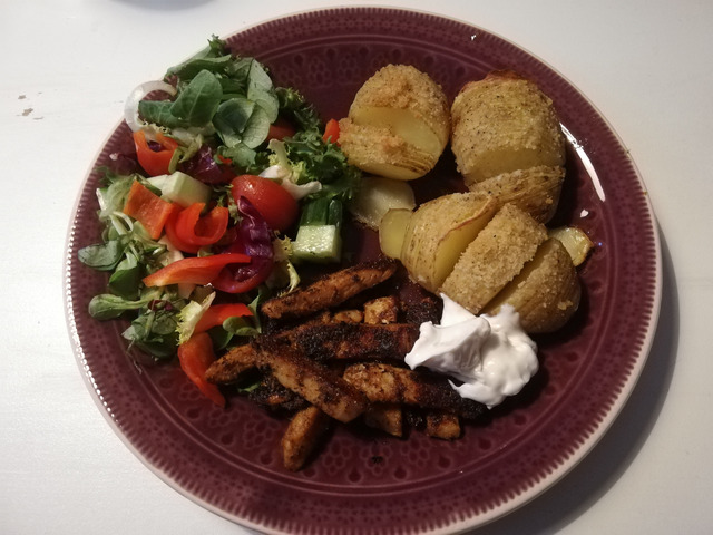 Hasselbackspotatis, kebab och vitlökssås