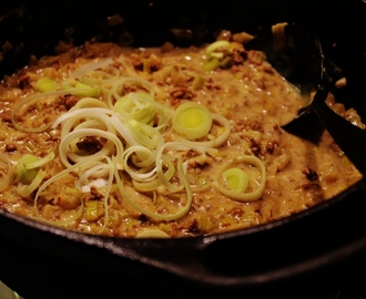 Curryfärs med lök och äpple - ingen medalj för vacker mat men gott!